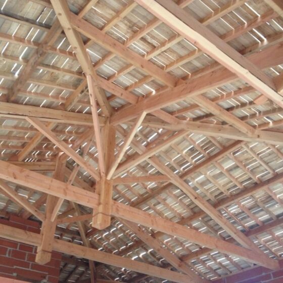 Charpente tradi en Douglas avec poutre massif en 12m00