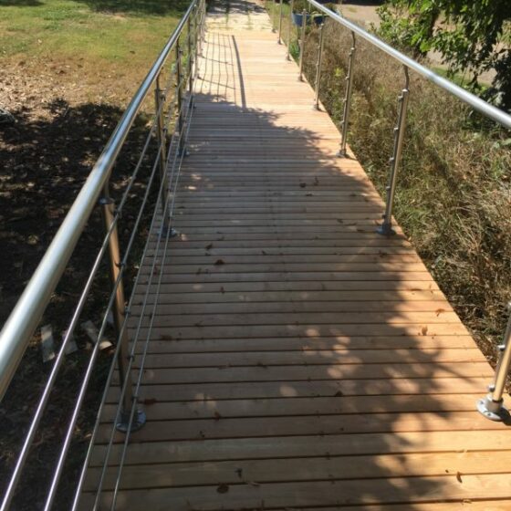 Terrasse Robinier 9cm de large en 1m50 profil bombé